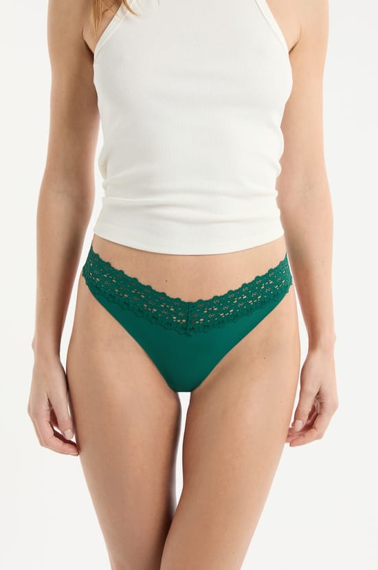Tanga aus Mikrofaser und Spitze;${refinementColor}