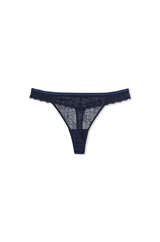 String en dentelle;${refinementColor}