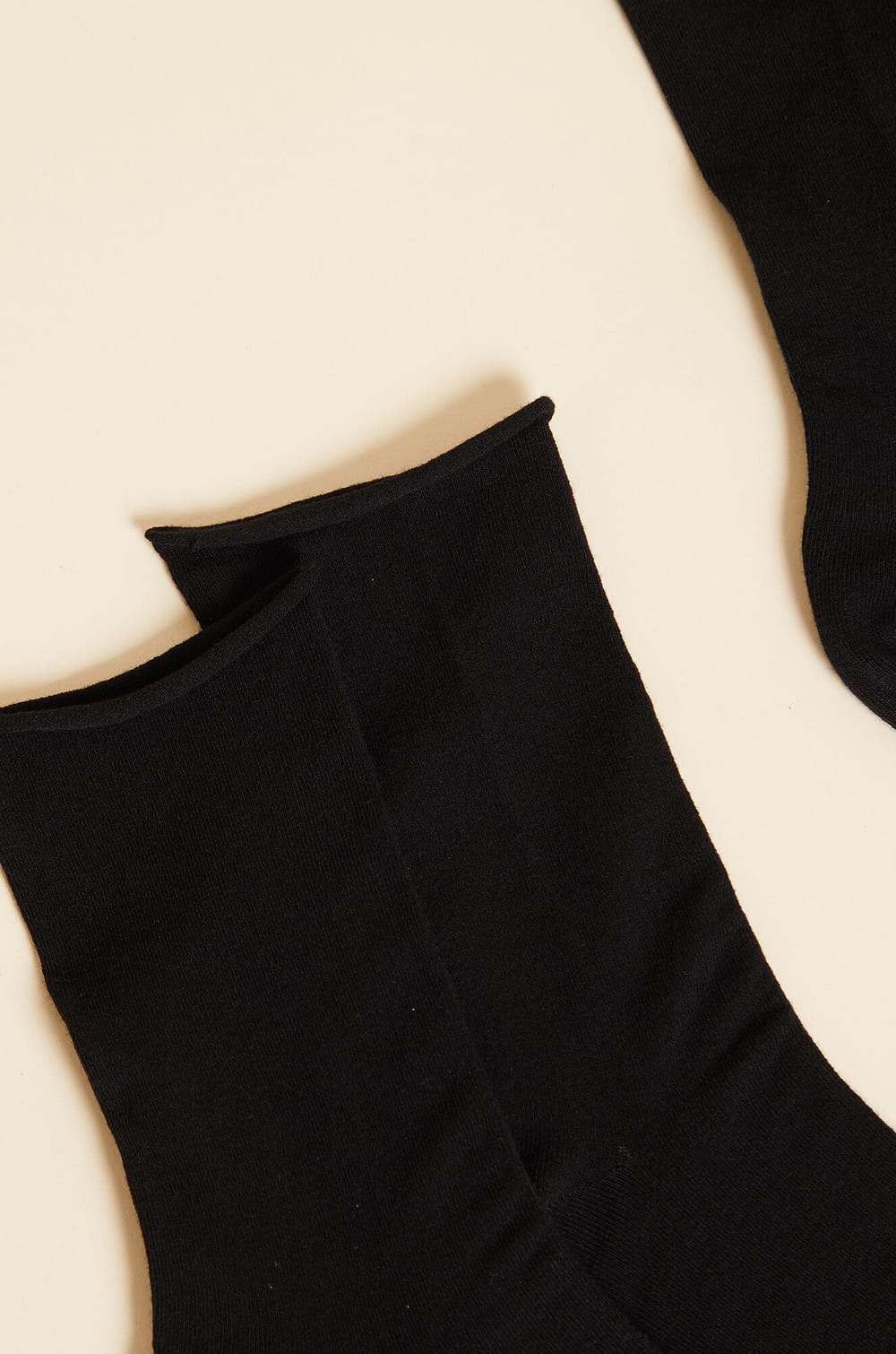 Lot de 2 paires de chaussettes essentielles unies;${refinementColor}