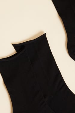 Lot de 2 paires de chaussettes essentielles unies;${refinementColor}