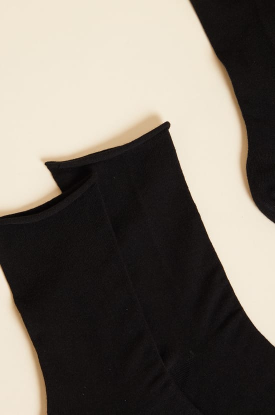 Lot de 2 paires de chaussettes essentielles unies;${refinementColor}