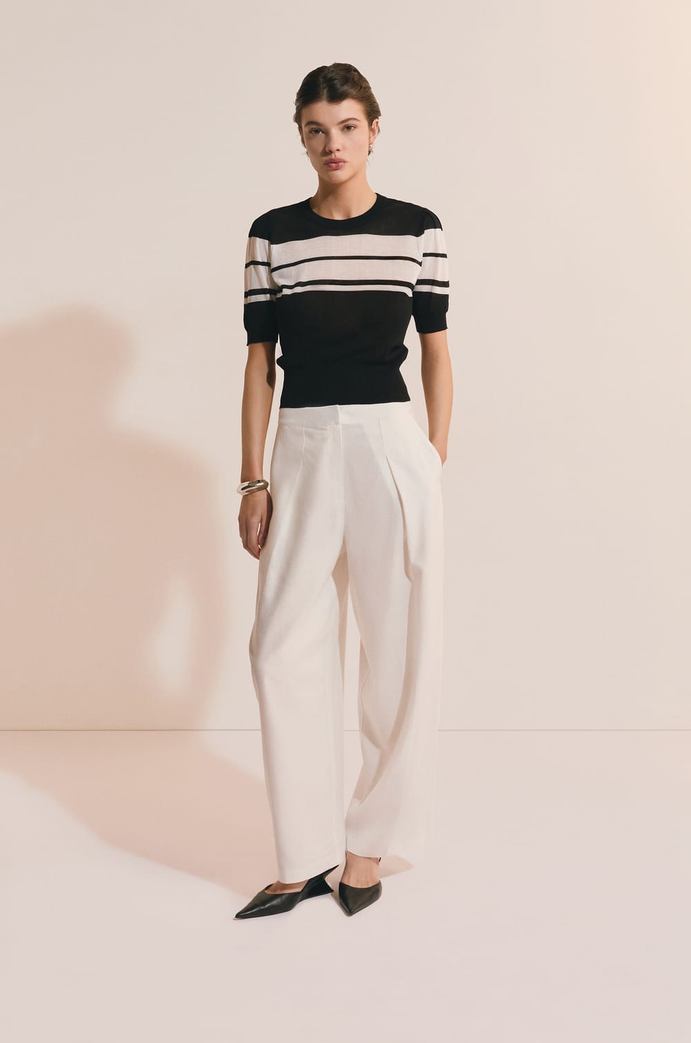 Pull en maille &agrave; manches 3/4 et taille cintr&eacute;e;${refinementColor}