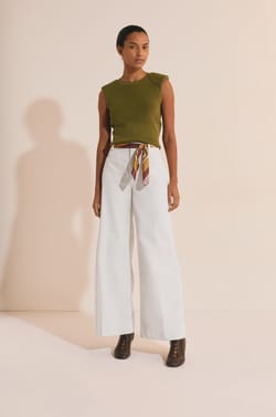 Jean droit &agrave; poches avant;${refinementColor}