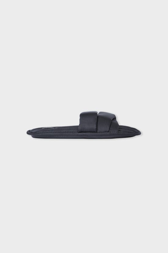 Satin flip-flop slippers;${refinementColor}