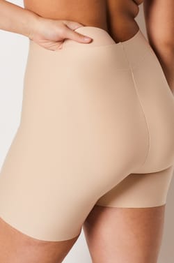 Panty push-up gainant - maintien fort;${refinementColor}