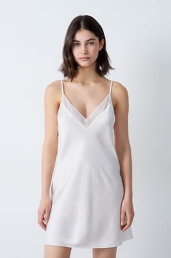 Camis&oacute;n corto de sat&eacute;n;${refinementColor}
