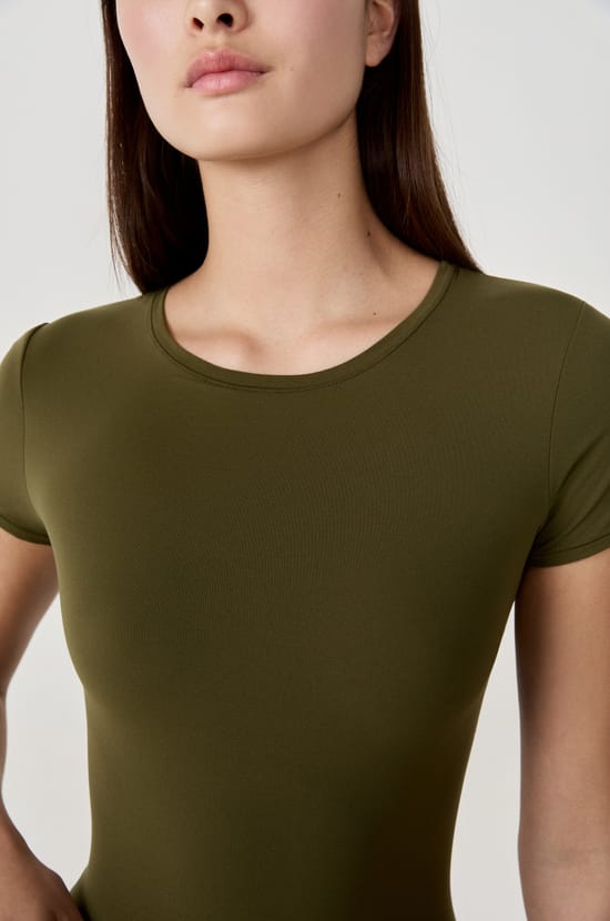 Short-sleeved microfiber T-shirt;${refinementColor}