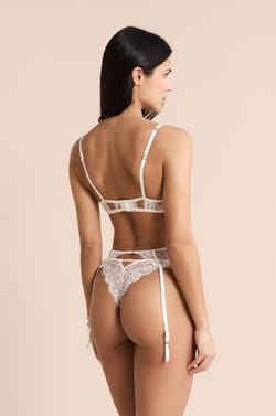 Podvazkov&yacute; p&aacute;s z krajky;${refinementColor}