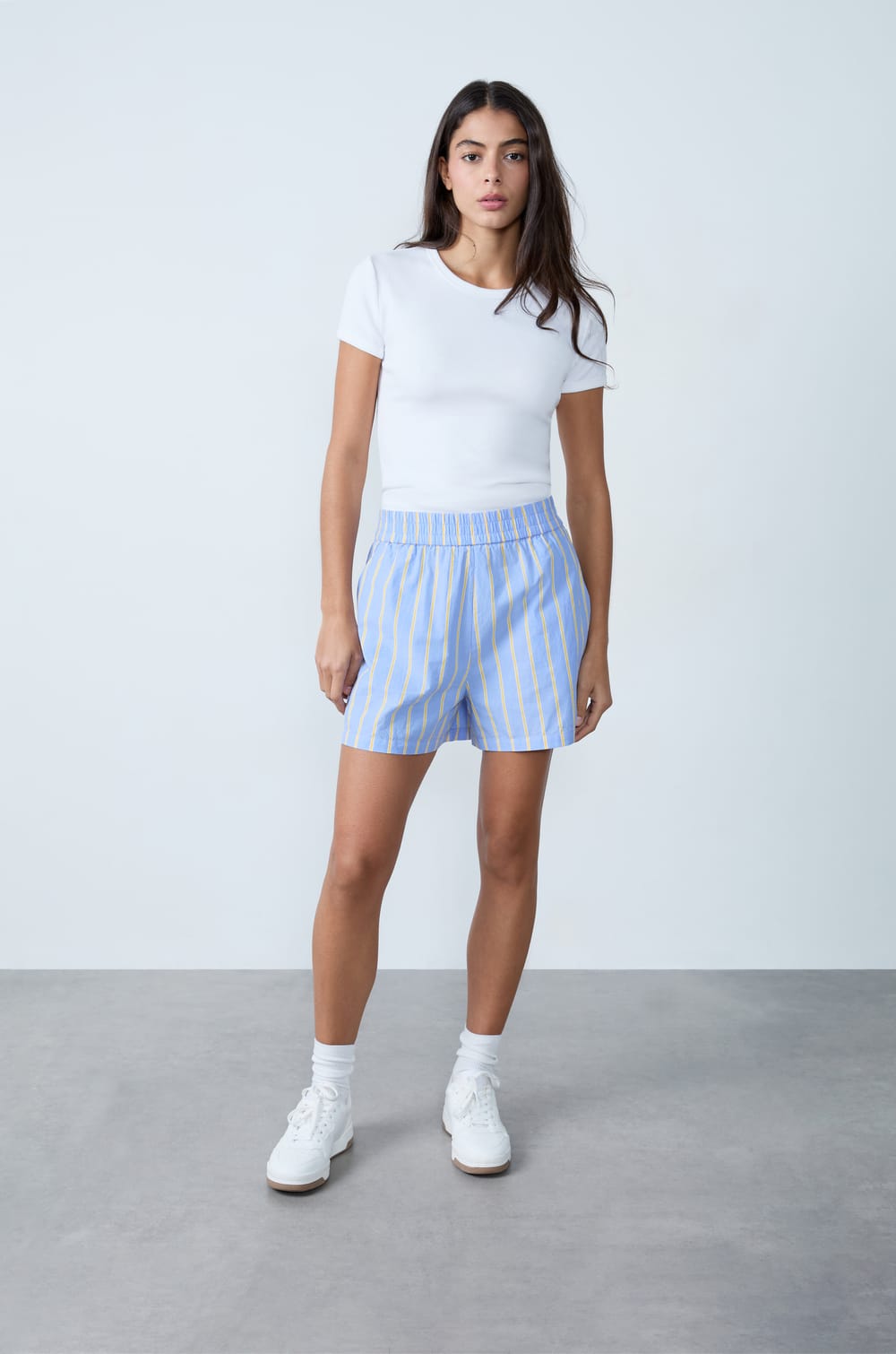 Short à rayures;${refinementColor}