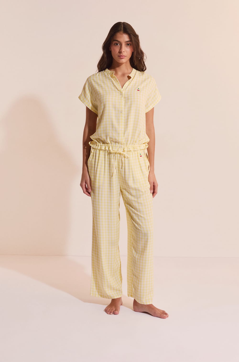 Chemise &agrave; manches courtes vichy avec motif cerise;${refinementColor}