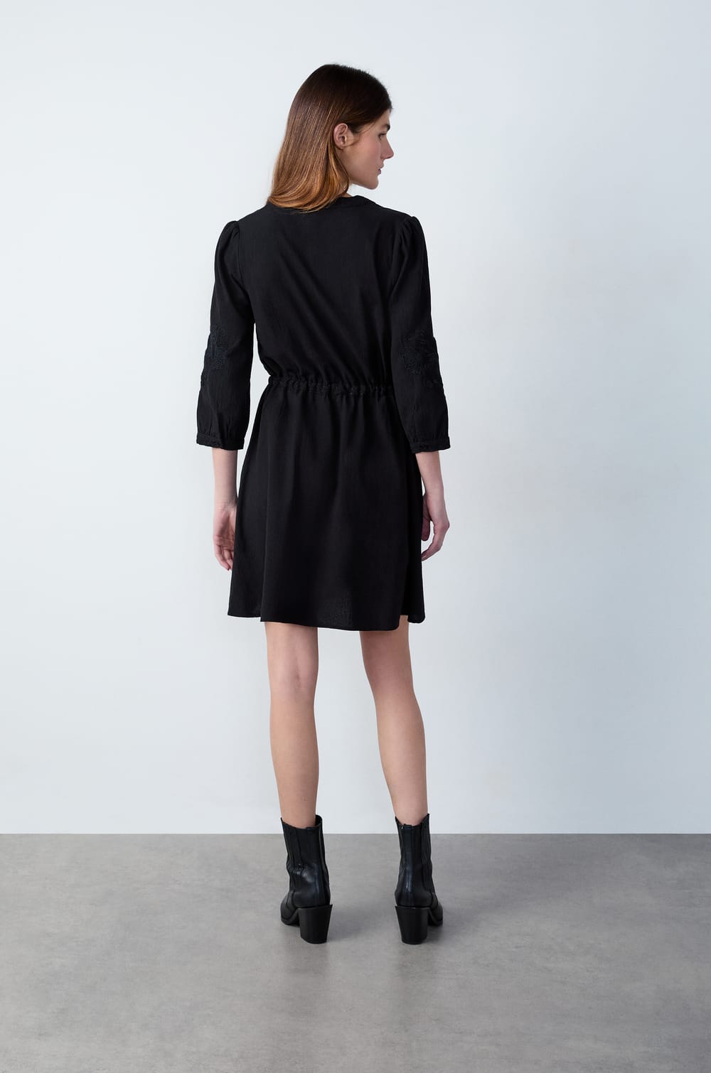 Short dress with embroidered sleeves;${refinementColor}
