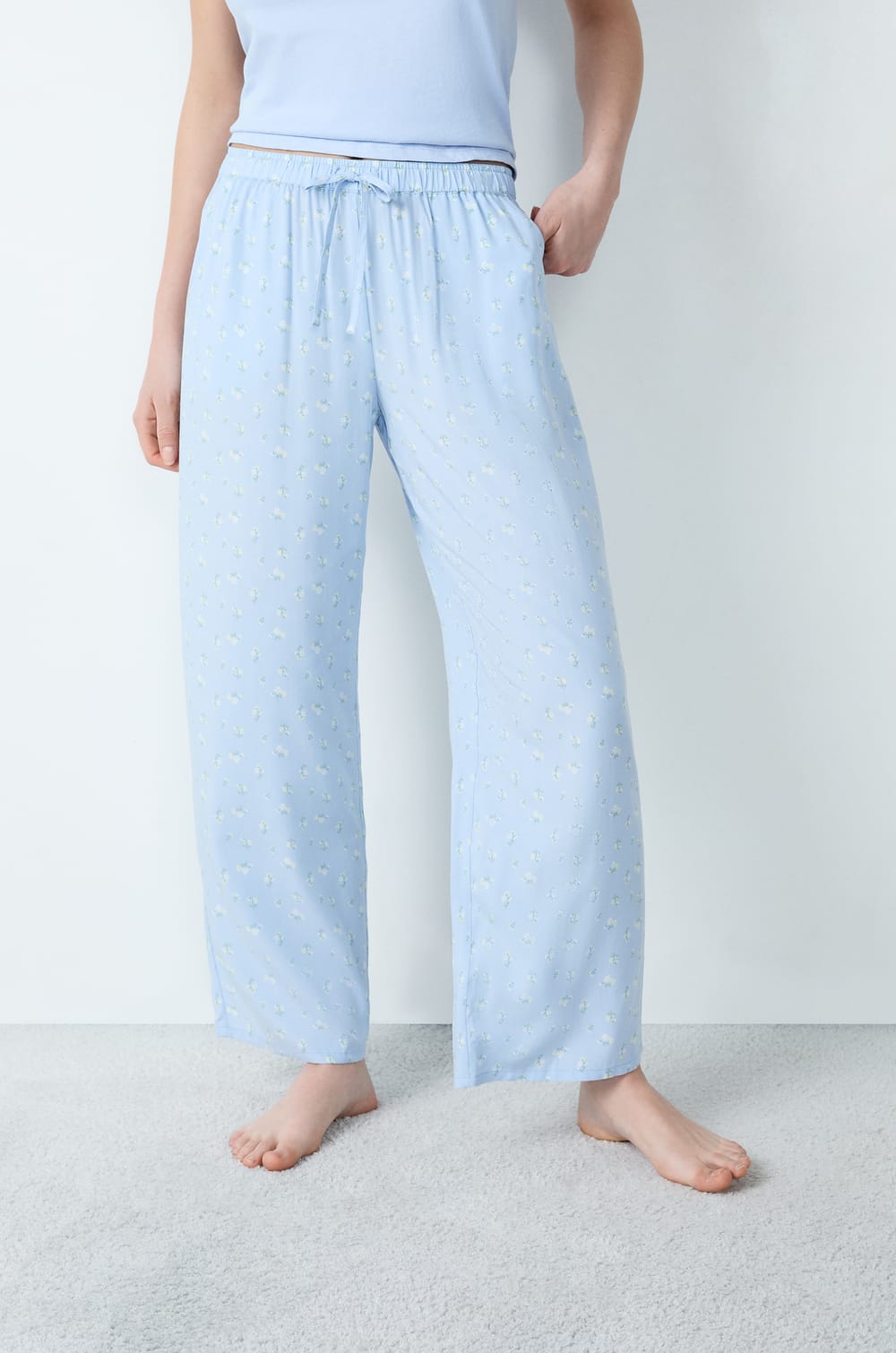 Spodnie od piżamy w kwiatowy wzór;${refinementColor}