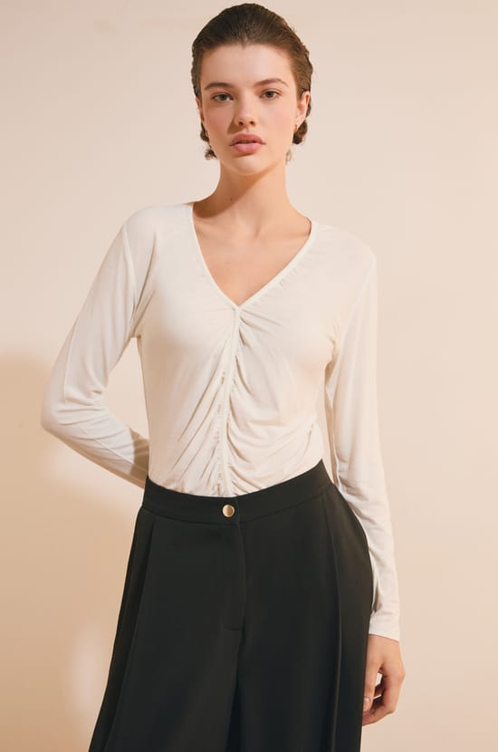 T-shirt manches longues drap&eacute; col V;${refinementColor}