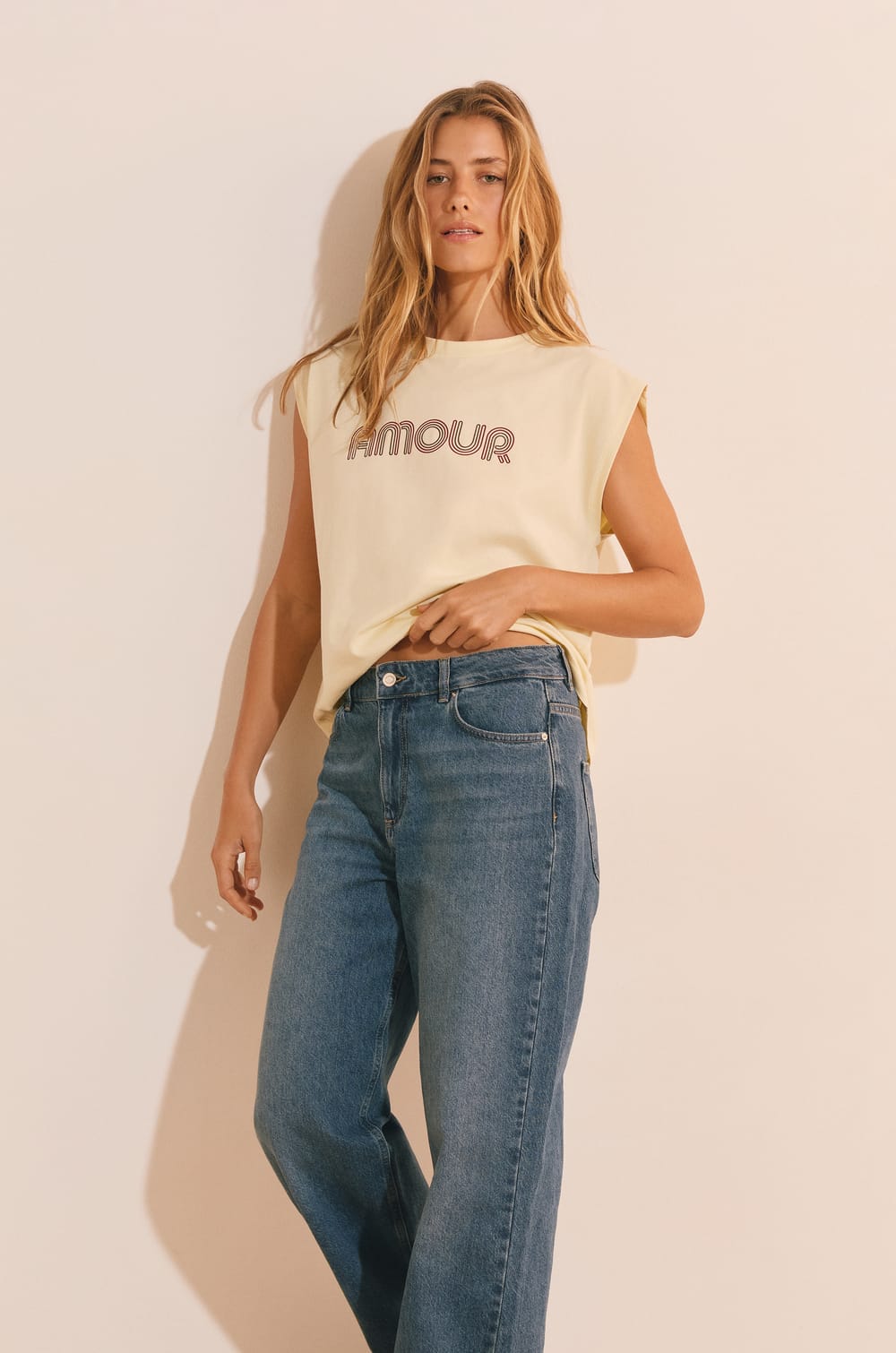 T-shirt sans manches avec inscription "amour" avec coton;${refinementColor}