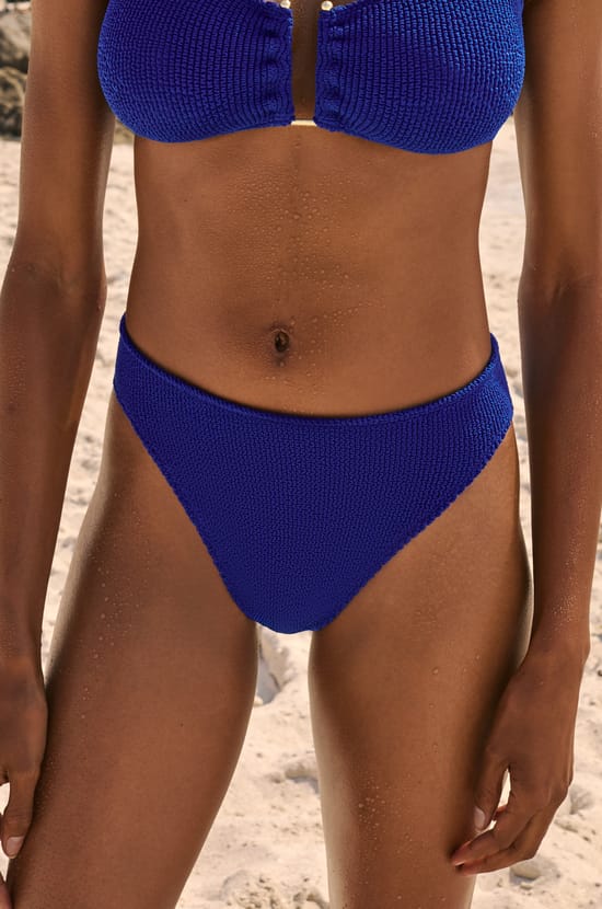 Bas de maillot de bain bikini high leg en mati&egrave;re extensible;${refinementColor}