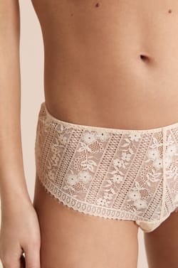 Boyshort in Lace;${refinementColor}