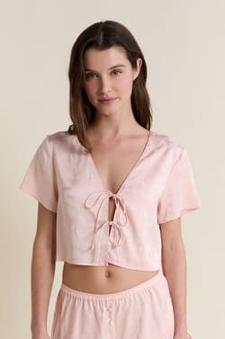 Chemise de pyjama satin&eacute;e avec noeuds;${refinementColor}