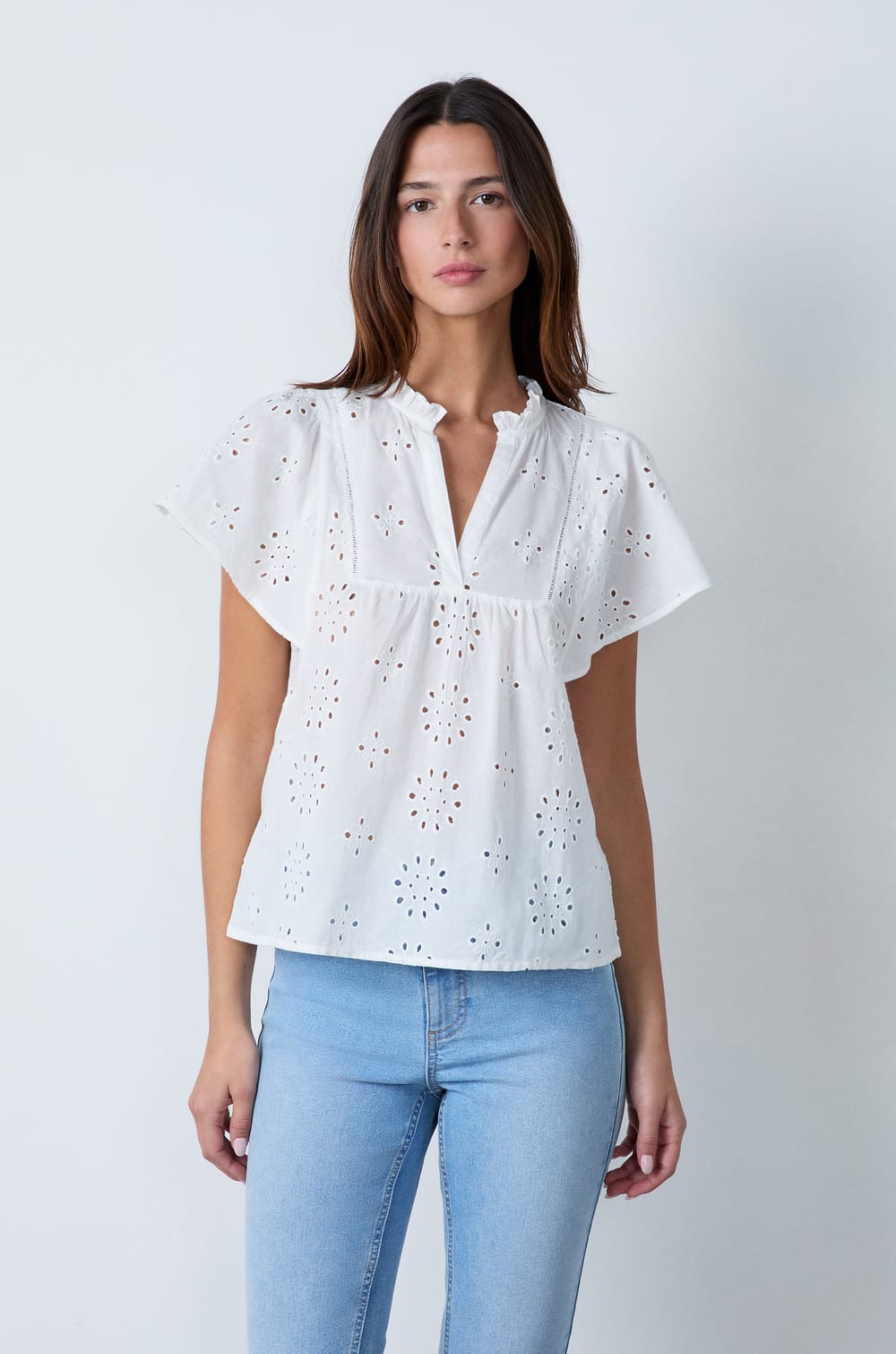 Short-sleeved top with broderie anglaise;${refinementColor}