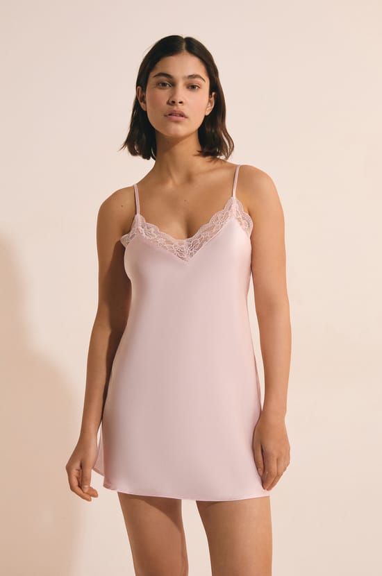 Nuisette courte satin&eacute;e;${refinementColor}