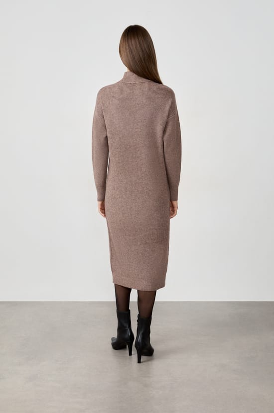 Robe pull longue;${refinementColor}