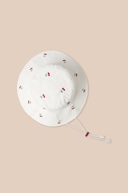 Chapeau &agrave; motifs cerises;${refinementColor}