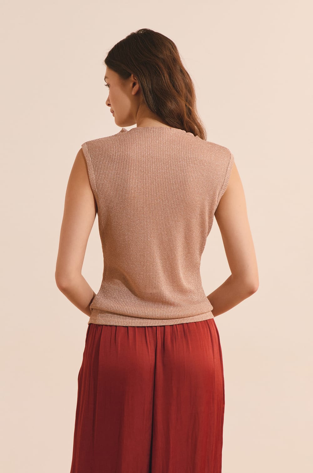 Top sans manches &agrave; col montant;${refinementColor}