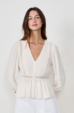 Blouse manches longues avec broderies;${refinementColor}