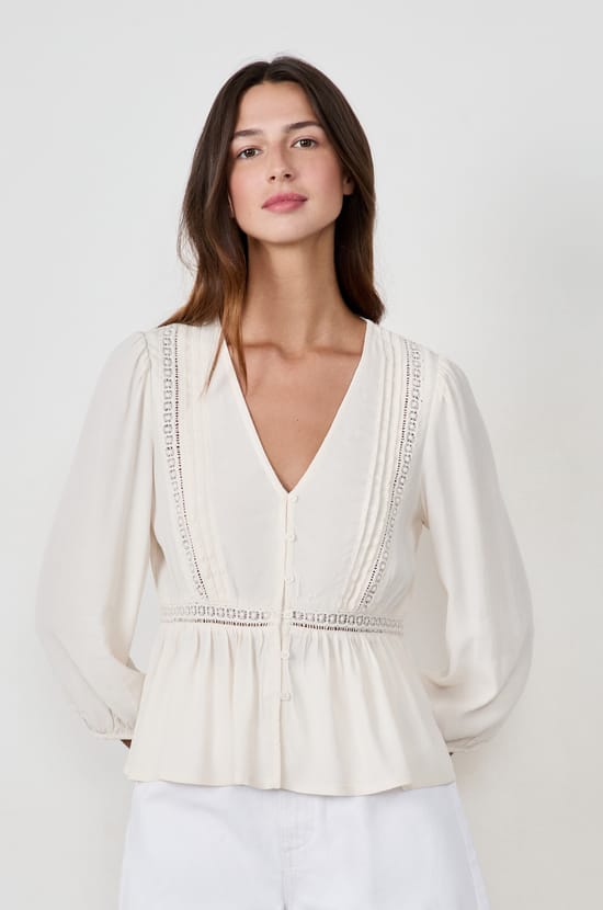 Blouse manches longues avec broderies;${refinementColor}