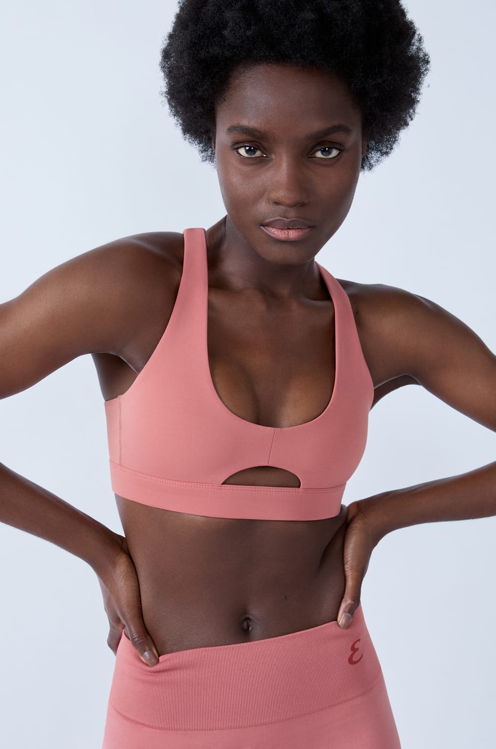 Sportovn&iacute; podprsenka - Středn&iacute; podpora;${refinementColor}