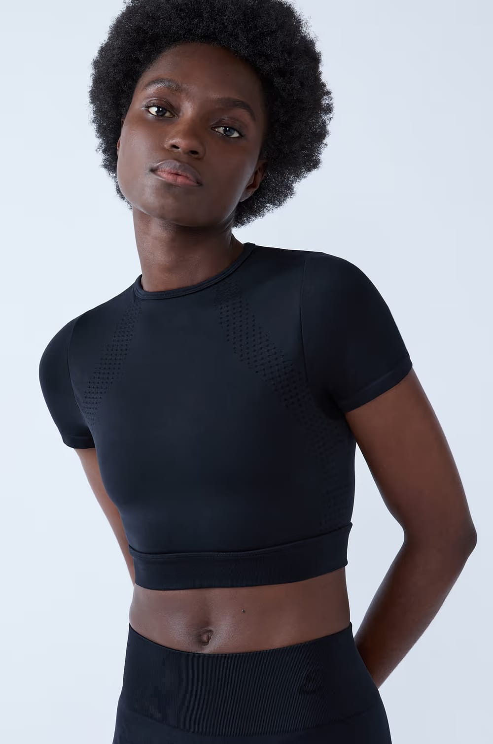 Camiseta deportiva de manga corta 2 en 1;${refinementColor}