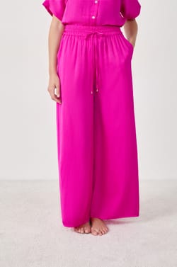 Pantalon satin&eacute; coupe large;${refinementColor}