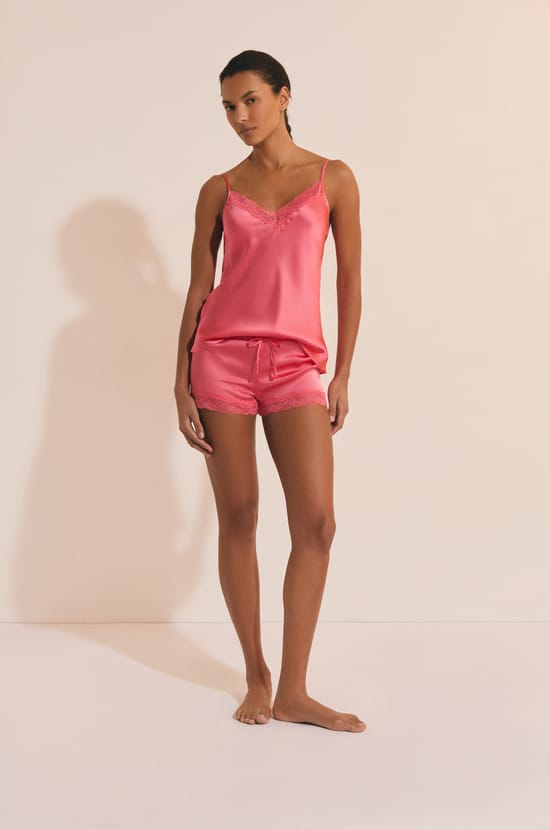 Short de pyjama en soie d&eacute;tails dentelle;${refinementColor}