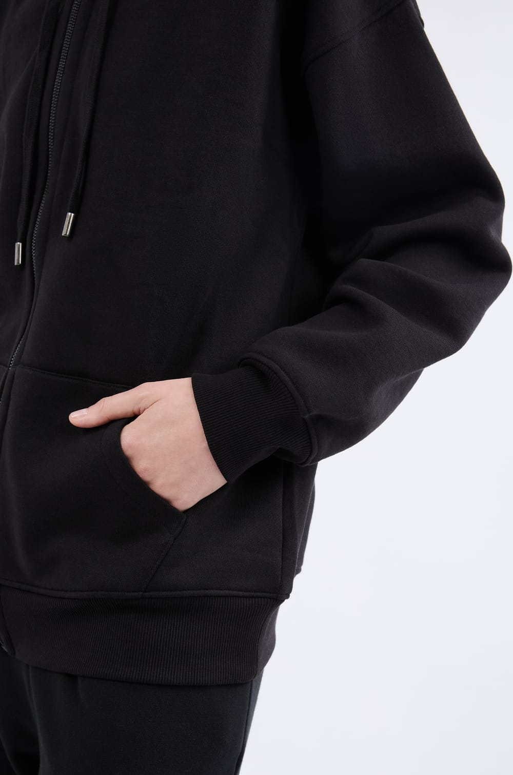 Veste pull &agrave; manches longues avec capuche;${refinementColor}