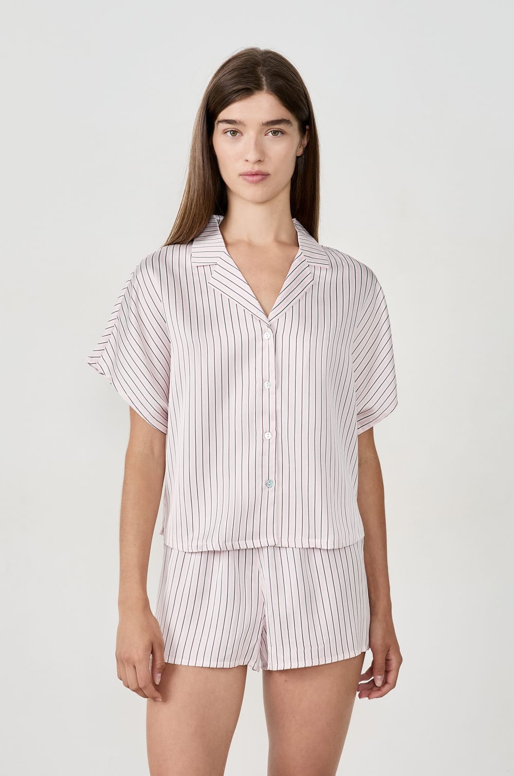 Chemise de pyjama en satin à rayures;${refinementColor}
