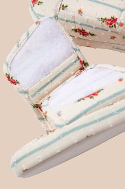 Chaussons tongs en coton &agrave; motifs fleurs;${refinementColor}