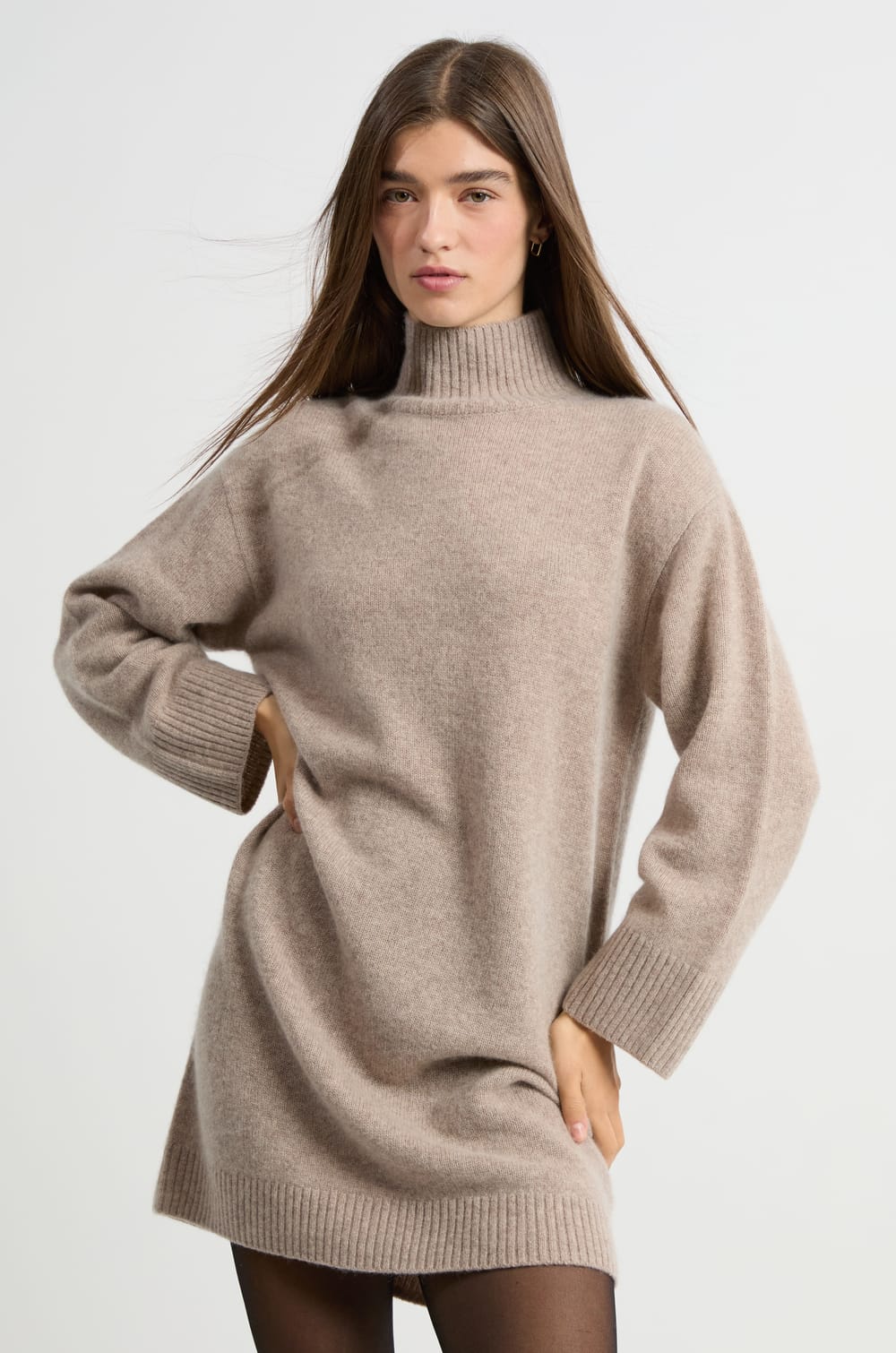Robe courte en cachemire;${refinementColor}