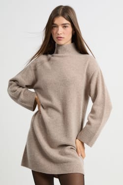 Robe courte en cachemire;${refinementColor}
