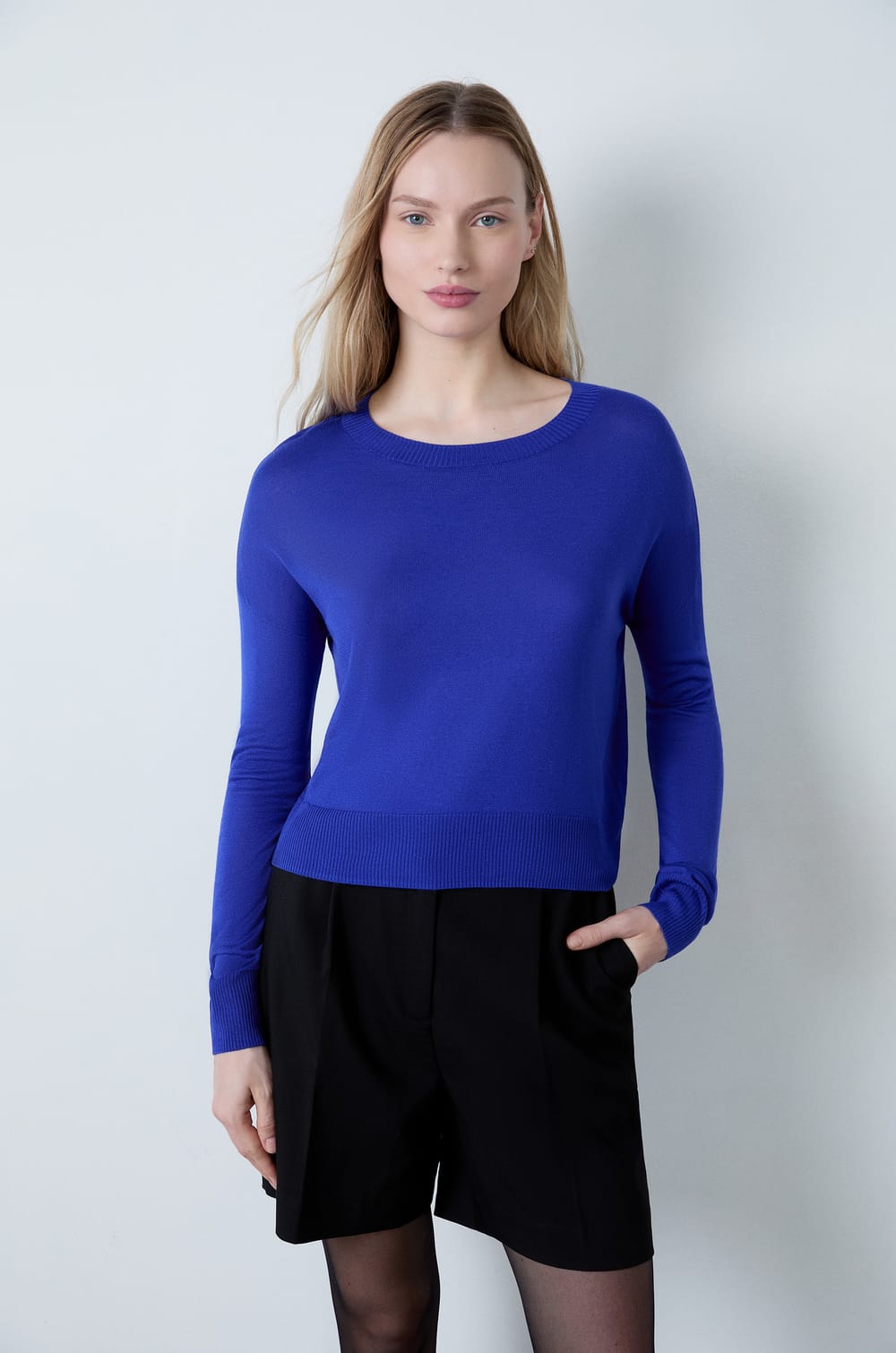 Round Neck Sweater;${refinementColor}