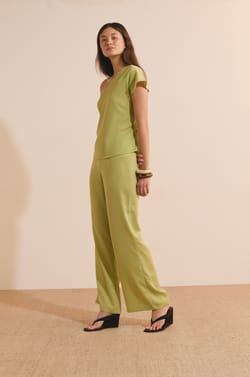 Pantalon large satin&eacute;;${refinementColor}