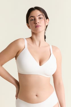 Wireless lightly lined microfibre bra;${refinementColor}