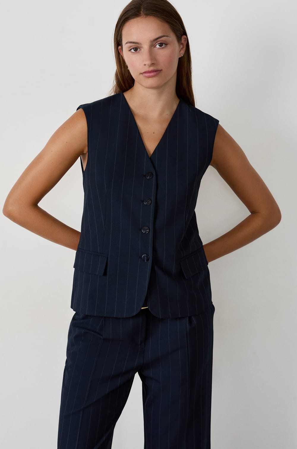 Gilet sans manches à boutons;${refinementColor}
