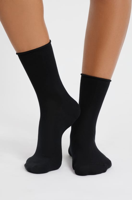 Knee-High Socks;${refinementColor}