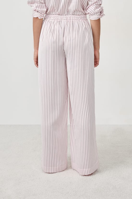 Pantalon de pyjama en satin à rayures;${refinementColor}
