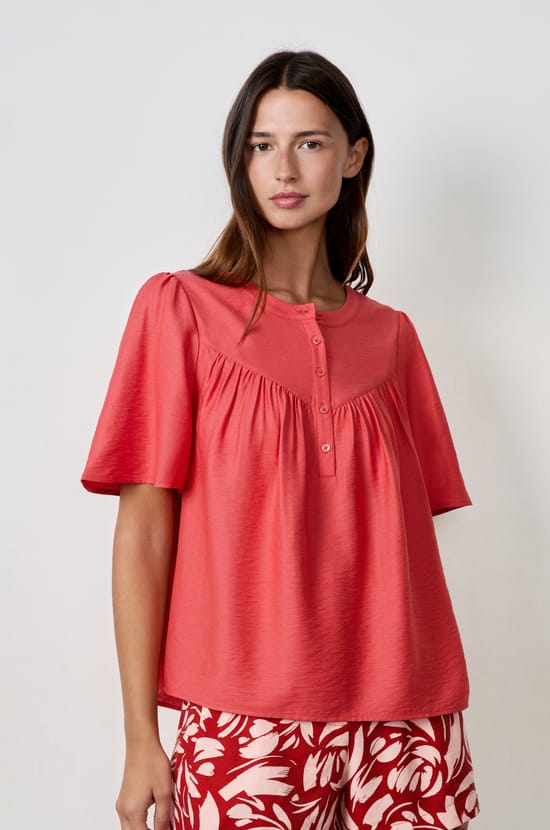 Short-Sleeved Blouse;${refinementColor}