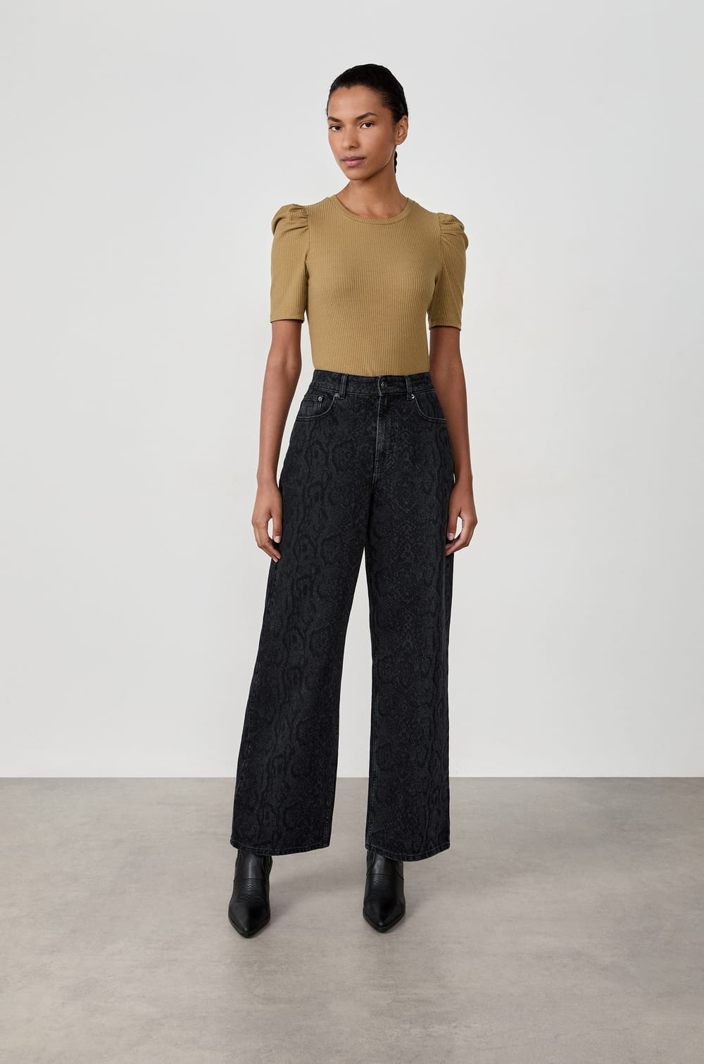 Jean large en coton;${refinementColor}