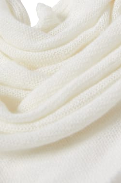 Foulard triangle en maille;${refinementColor}