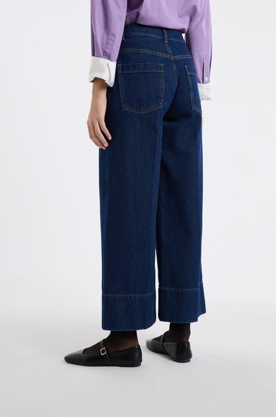 Jean droit &agrave; poches avant;${refinementColor}