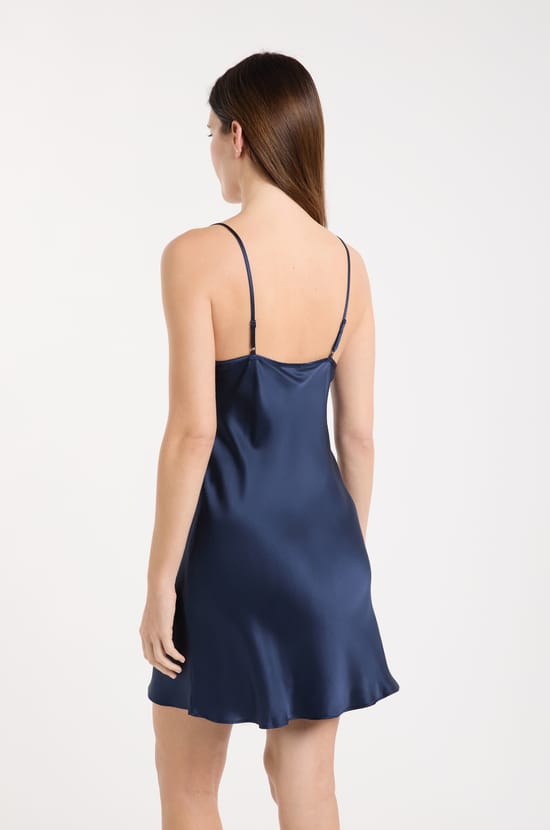 Nuisette en soie détails dentelle;${refinementColor}