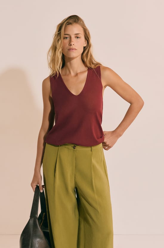 T-shirt sans manches col V;${refinementColor}