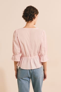 Blouse avec broderie en coton;${refinementColor}